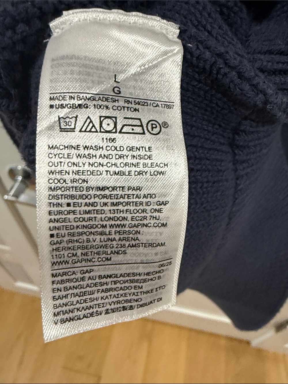 GAP Men’s Slate Blue Cable Crewneck Sweater - Picture 4 of 4